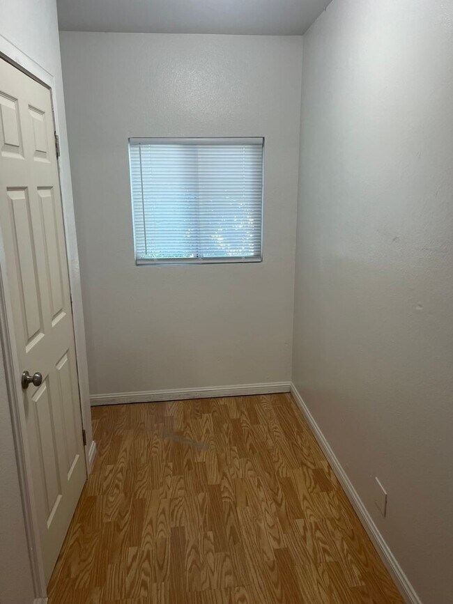 Building Photo - 919 Kentucky St