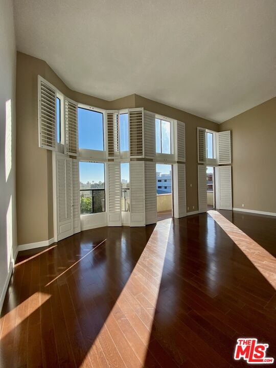 Building Photo - 2332 Fox Hills Dr