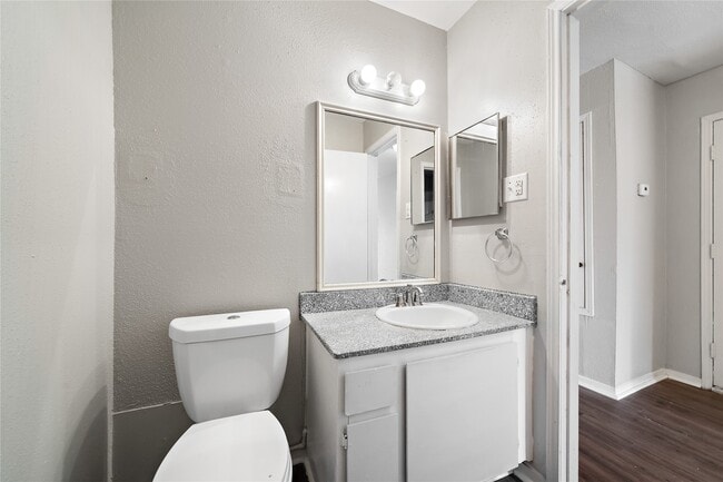 Building Photo - 2202 16th Ave N