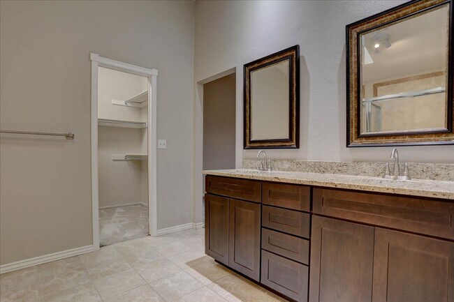 Building Photo - 10701 Hobbit Ln