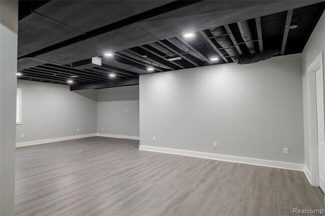 Building Photo - 24180 Liberty Hill Dr