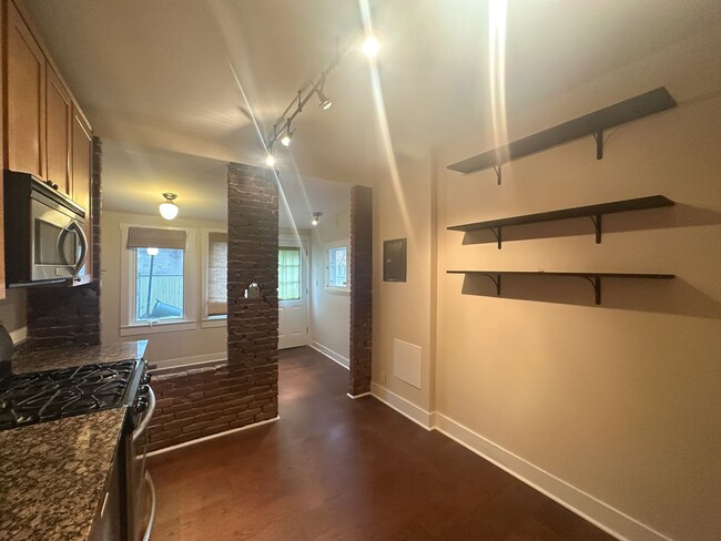 Building Photo - Charming 3Bed/1.5Bath in Hampden