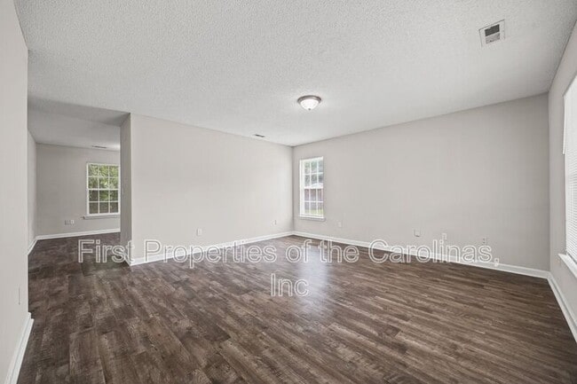 Building Photo - 429 Merry Go Dr