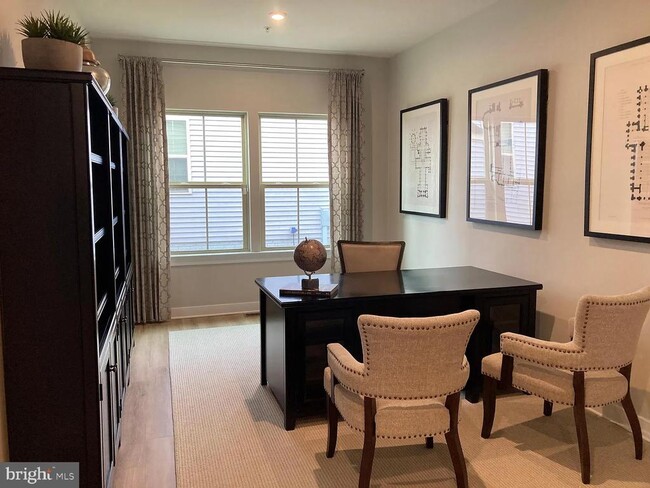 Building Photo - 7045 Eaglehead Dr