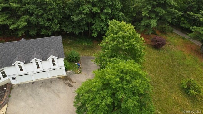 Building Photo - 19 Friendship Ln