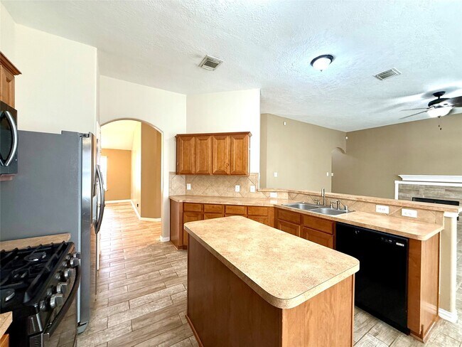 Building Photo - 10022 Driftwood Park Dr