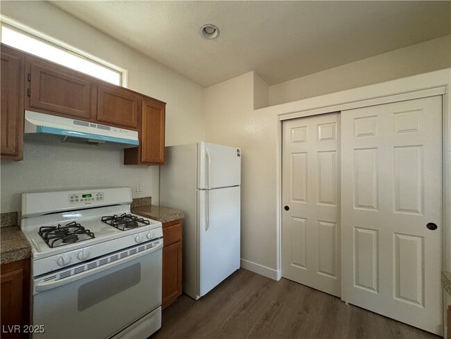 Building Photo - 4243 S Sugar Dr