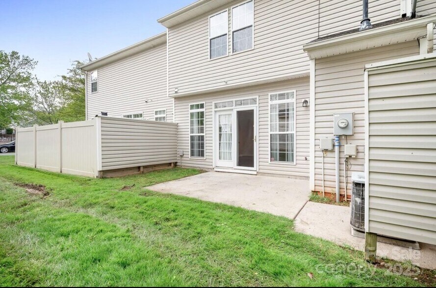 Building Photo - 3906 Thomas Ridge Dr