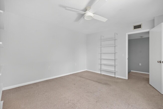 Building Photo - 2814 28th Ct