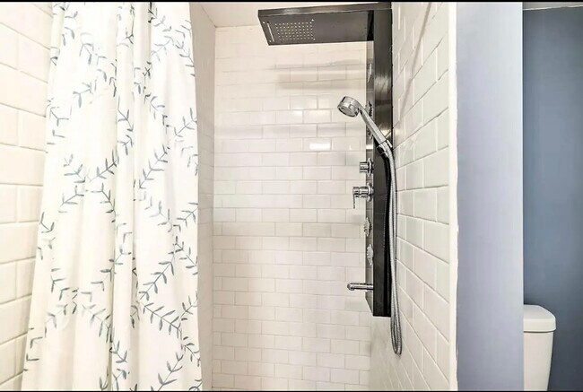 Building Photo - 19 Conservancy Ct