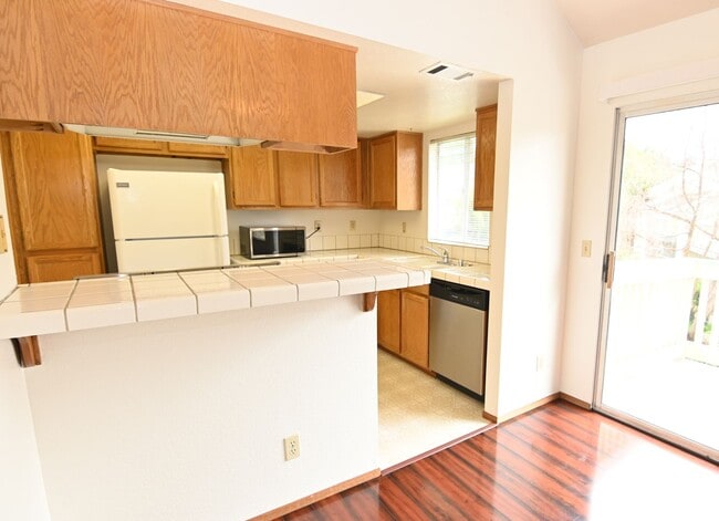 Building Photo - 1032 Summerplace Dr
