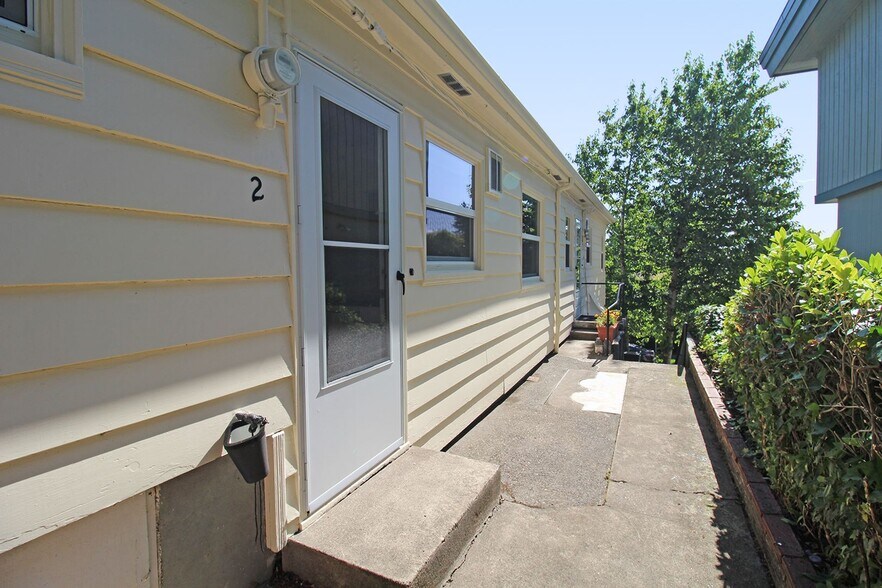Building Photo - 3507 SW 11th Ave
