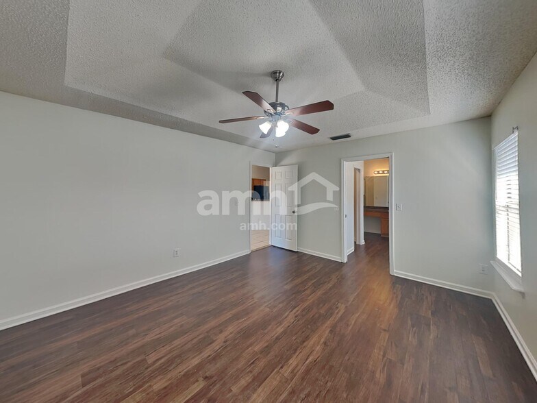 Building Photo - 3753 Woodbriar Dr