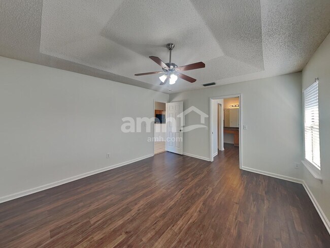 Building Photo - 3753 Woodbriar Dr