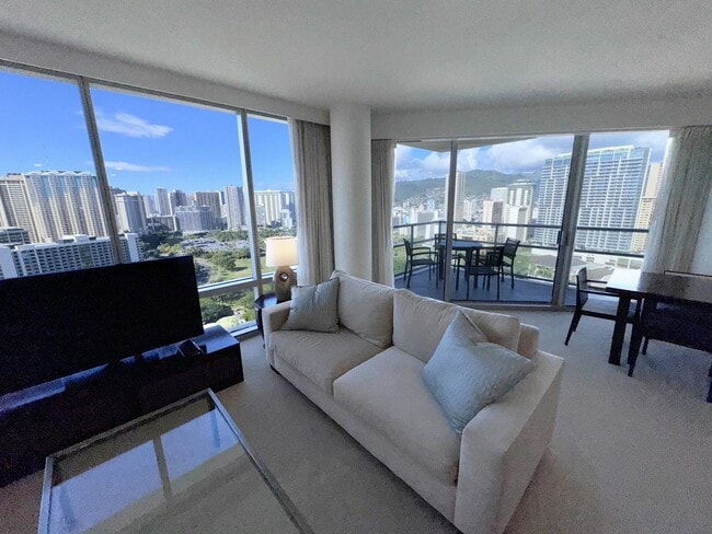 Building Photo - 223 Saratoga Rd