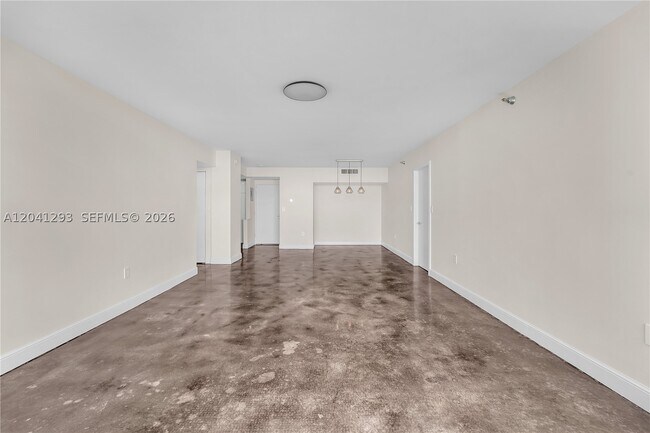 Building Photo - 20515 E Country Club Dr