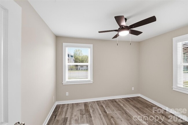 Building Photo - 2301 Shamrock Dr