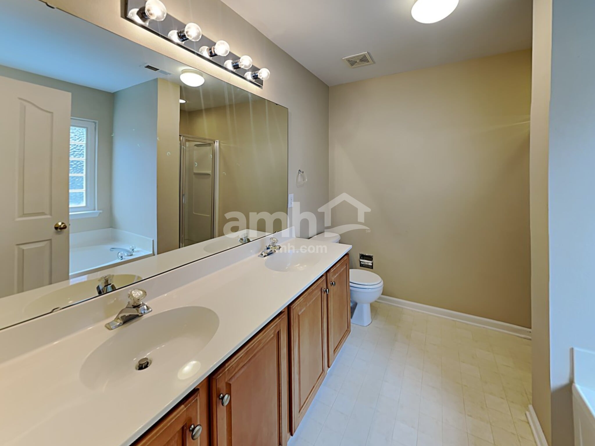 Building Photo - 8411 Laurel Run Dr