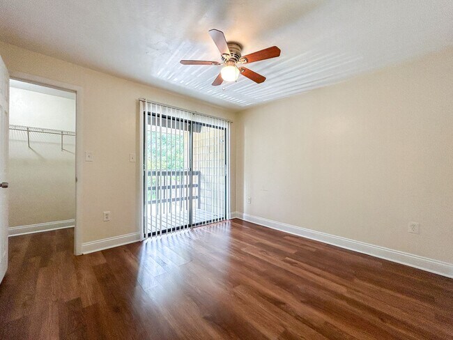 Building Photo - Beautiful 2/1.5 Townhome in Cedar Ridge-717A