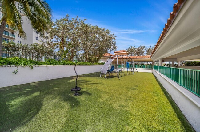 Building Photo - 20000 E Country Club Dr