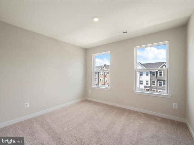 Building Photo - 17 Lyriq Ct