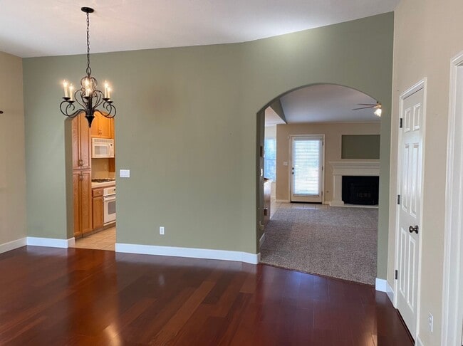Building Photo - 4 bedroom single story in Manteca!