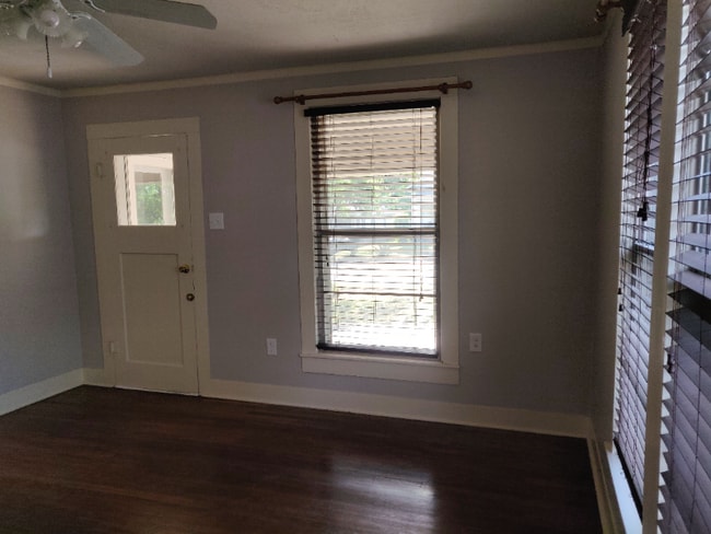 Building Photo - 408 N Elm St