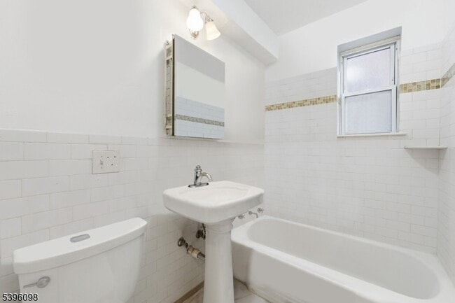 Building Photo - 2520 John F. Kennedy Blvd