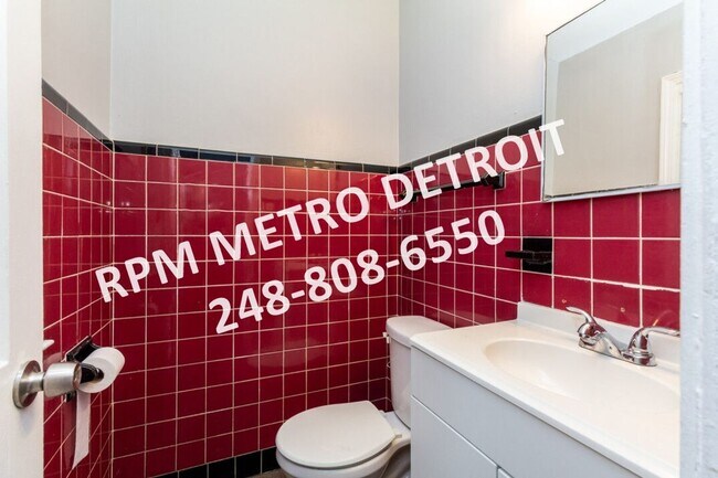 Building Photo - Traditonal 3-Bedroom Colonial Home in Detroit