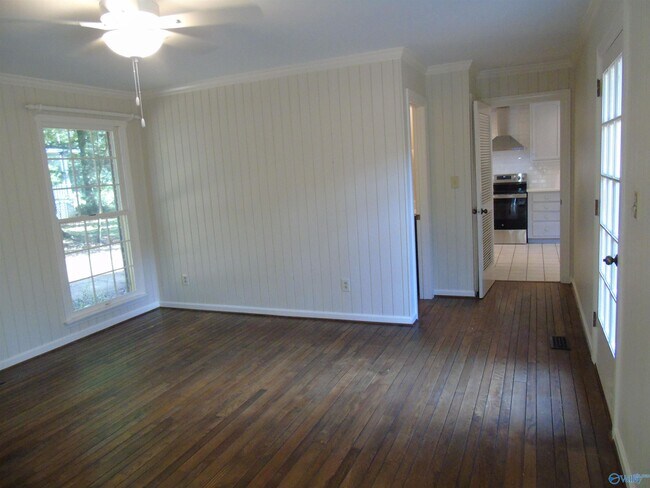 Building Photo - 3317 Lookout Dr SE