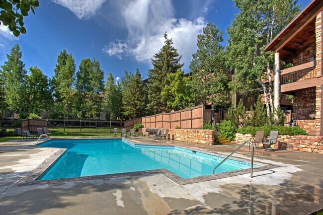 Building Photo - 2 Bed | 2 Bath Condo in Powderwood