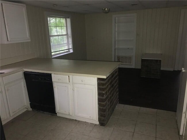 Building Photo - 5670 Mardanne Dr