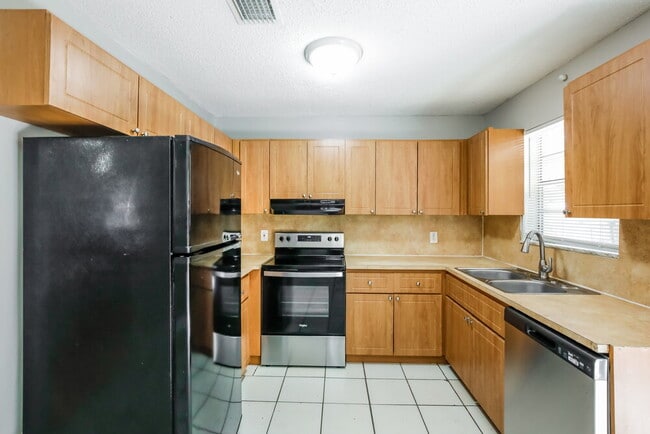 Building Photo - 18940 NW 33rd Pl