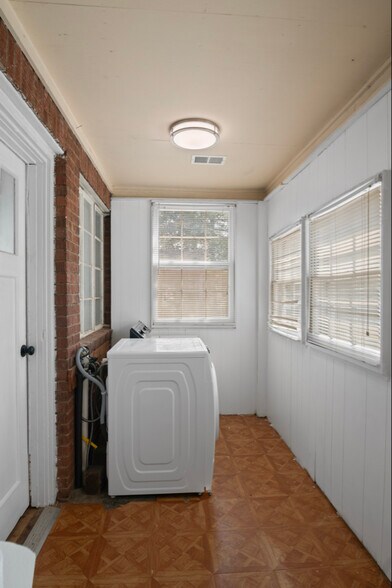 Building Photo - 14 Concord St