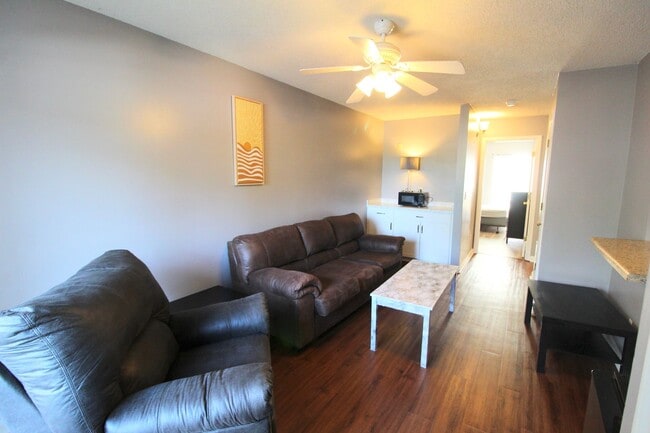 Building Photo - 1337 Bradley Dr