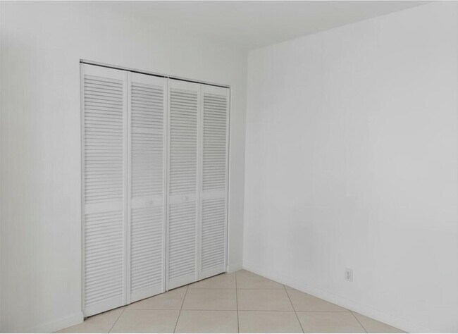 Building Photo - 8820 Royal Palm Blvd