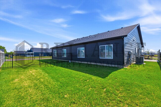 Building Photo - 2755 S Greenleaf St