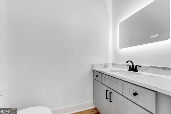 Building Photo - 2150 Essex Ave SW