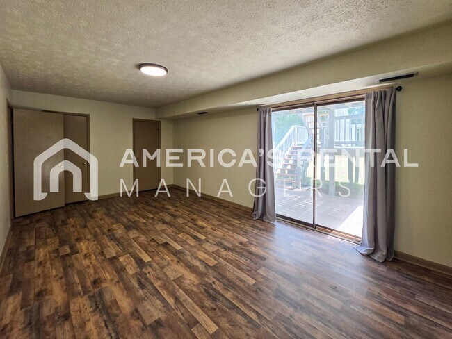 Building Photo - 3100 Apple Valley Ln