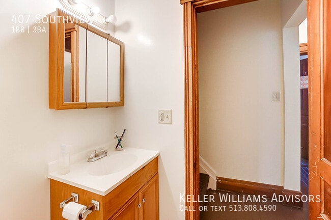 Building Photo - 407 Southview-