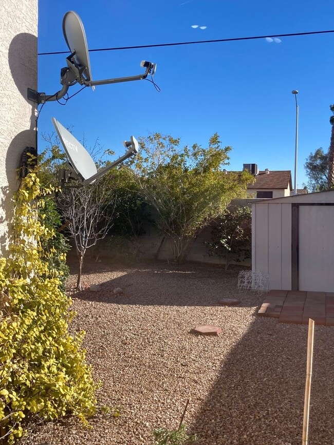 Building Photo - 3 bedroom 2 bath 2 car garage