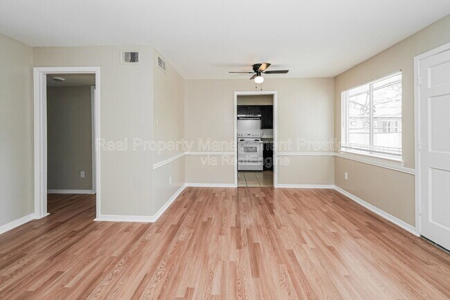 Building Photo - 1520 Yale St