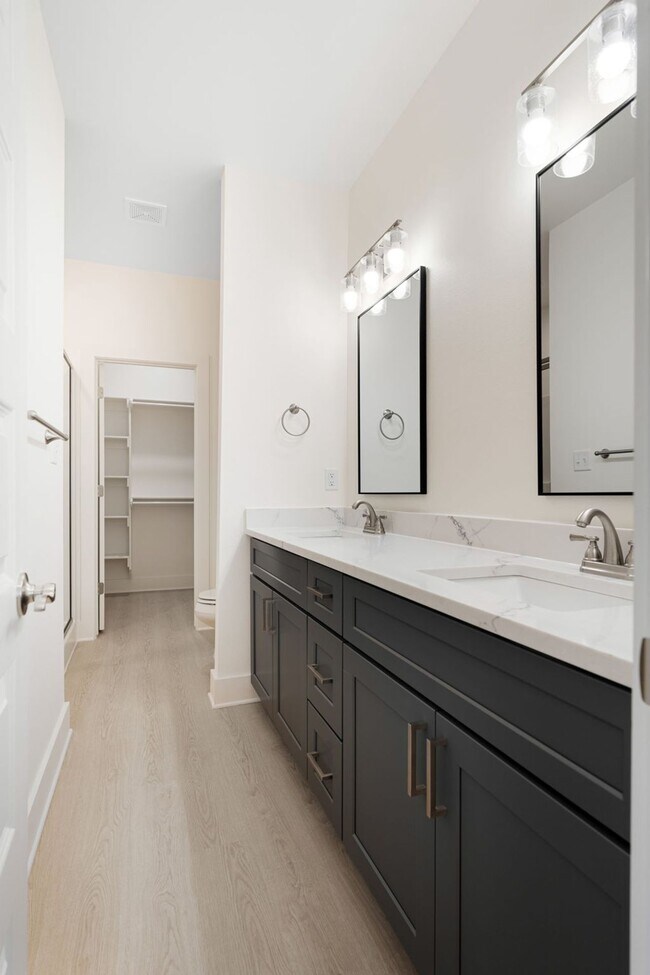 Building Photo - The Retreat at Been Road Villas 3 Bed, 2 Bath