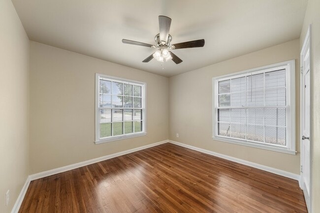 Building Photo - 310 Sumner Dr