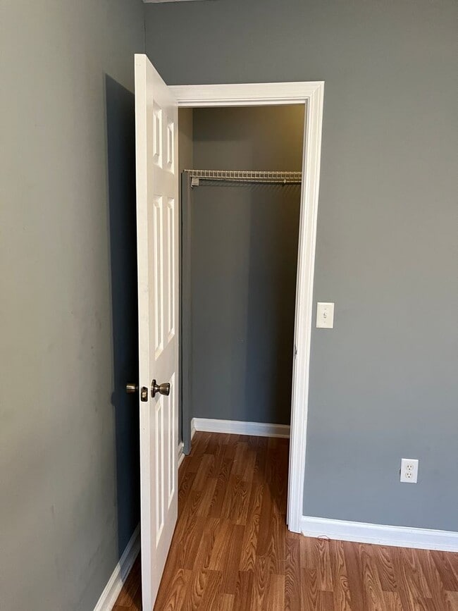 Building Photo - CLOSE TO UNIVERSITY