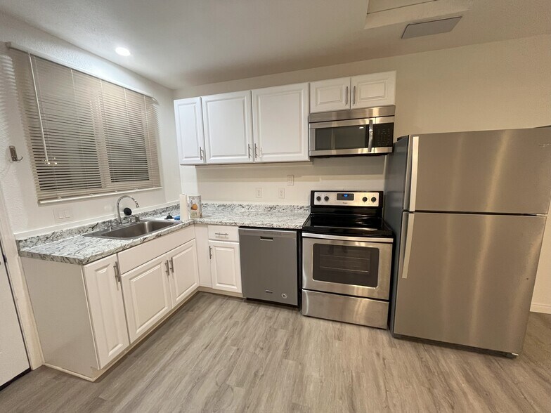 Building Photo - 8069 Darryl St