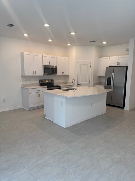 Building Photo - 2803 Puffin Pl