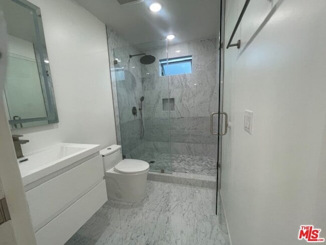 Building Photo - 245 Windward Ave
