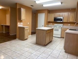 Building Photo - 1820 Southridge Ln