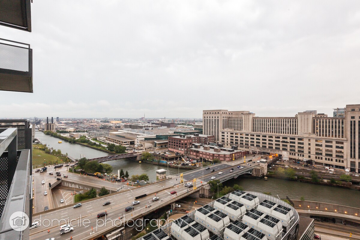 Building Photo - 235 W Van Buren St